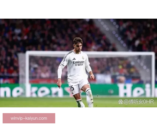 劳尔在皇马时期的表现持续保持高效，成为球队历史最佳射手之一。