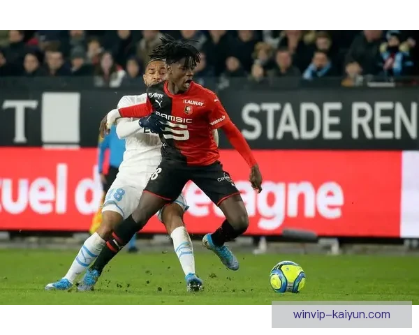 卡马文加成长轨迹对比同龄球员表现稳健